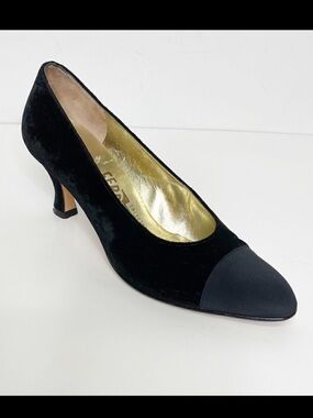 Salvatore Ferragamo Kitten Heel Cap Toe Black Pumps Size 7AA